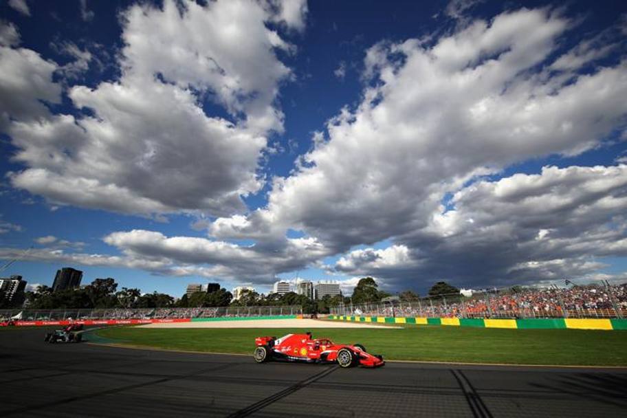 Scatta la stagione della F.1 e subito si conferma tema dominante il duello Vettel-Hamilton e il primo round  favorevole al Cavallino. Ecco il ferrarista sotto un 